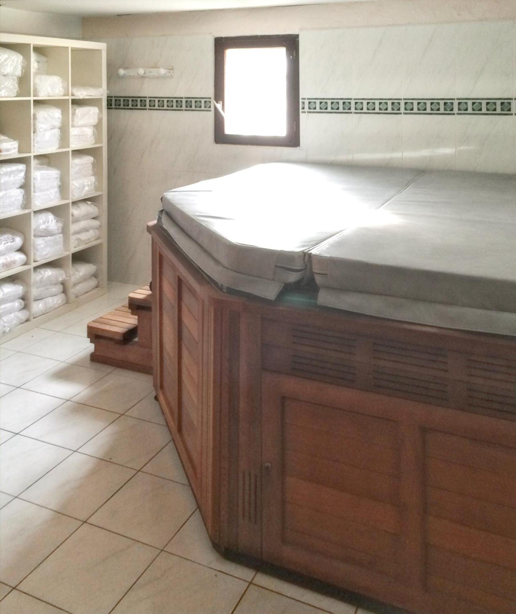 Villa Spacieuse Avec Piscine A Saint Maximin 外观 照片