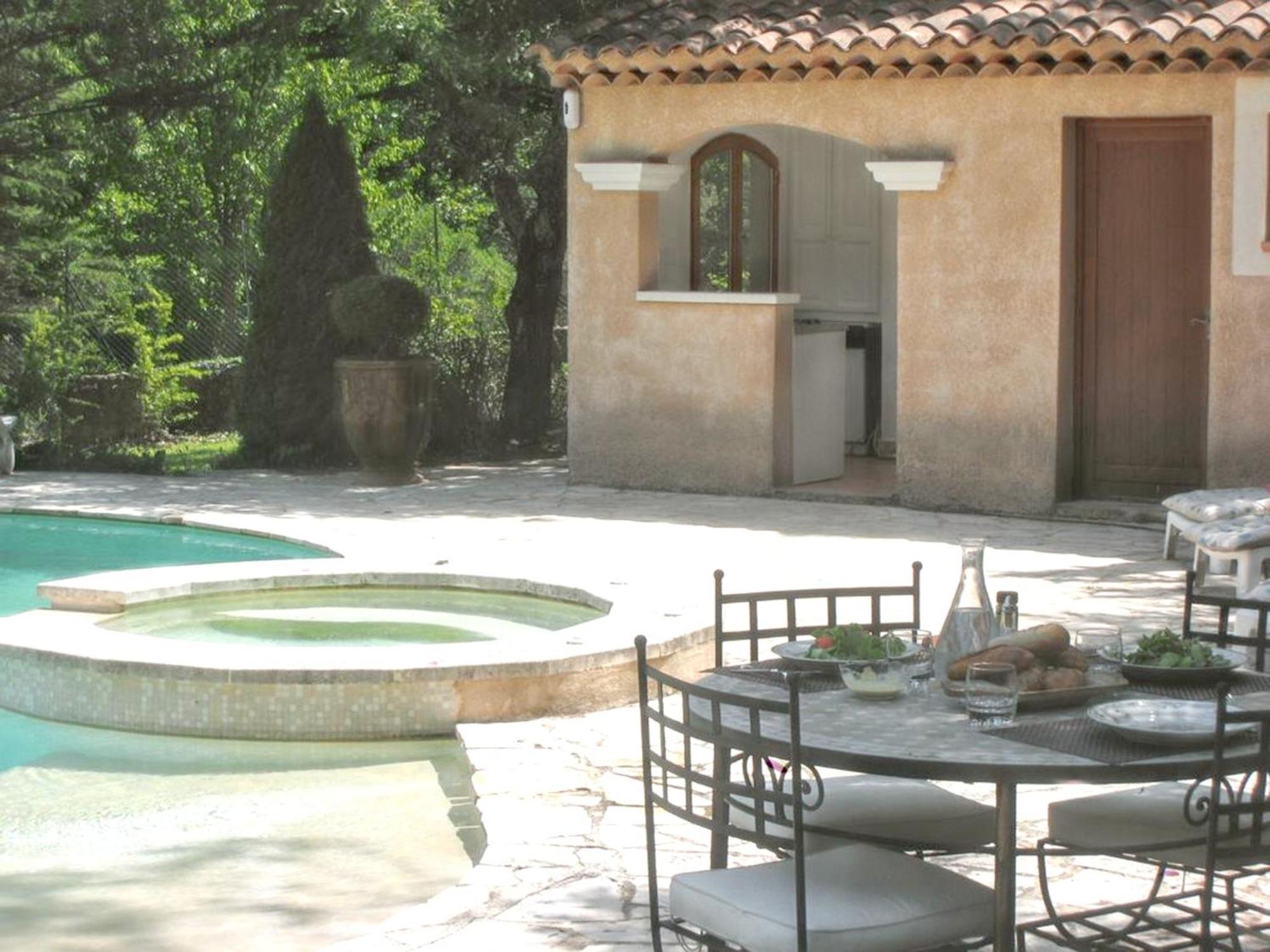 Villa Spacieuse Avec Piscine A Saint Maximin 外观 照片
