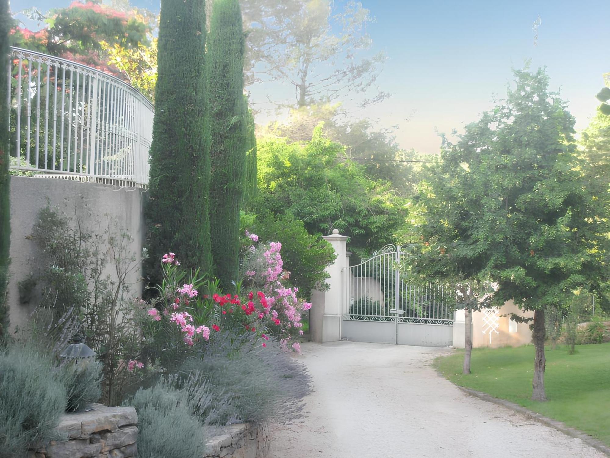 Villa Spacieuse Avec Piscine A Saint Maximin 外观 照片