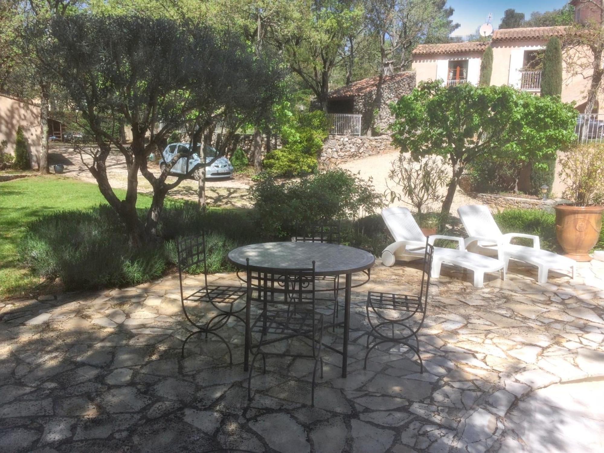 Villa Spacieuse Avec Piscine A Saint Maximin 外观 照片