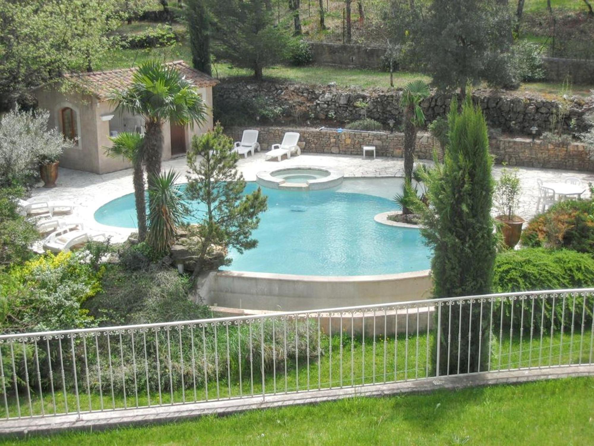 Villa Spacieuse Avec Piscine A Saint Maximin 外观 照片