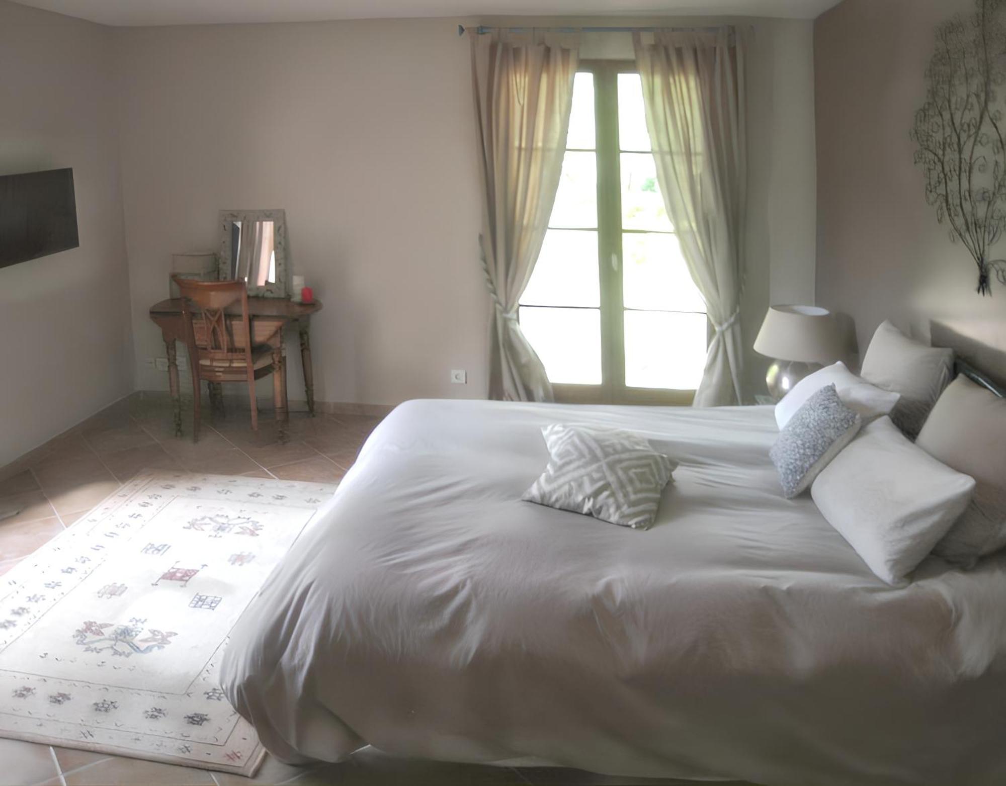Villa Spacieuse Avec Piscine A Saint Maximin 外观 照片
