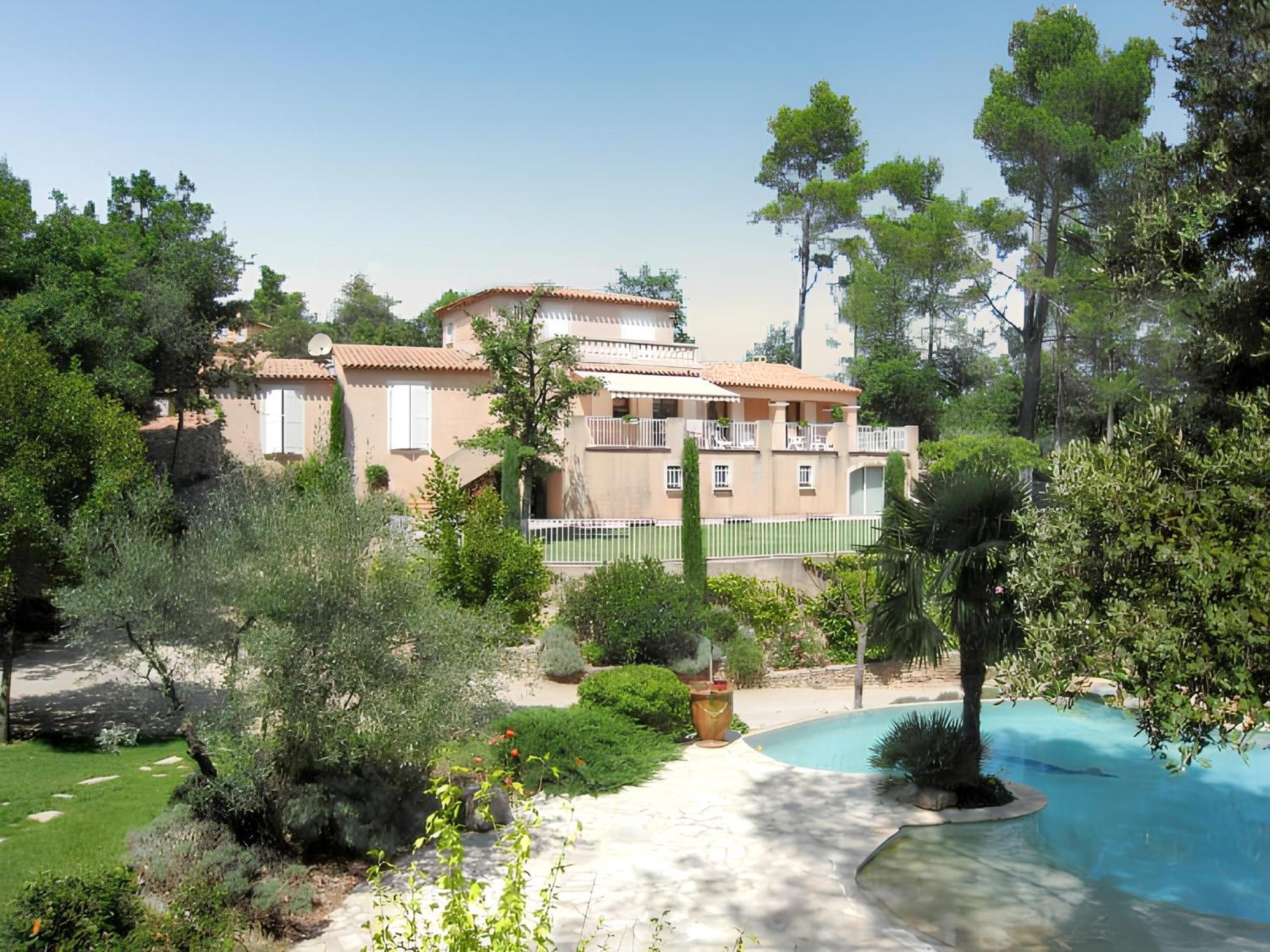 Villa Spacieuse Avec Piscine A Saint Maximin 外观 照片